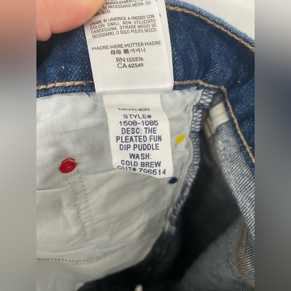 MOTHER Snacks! Pleated Fun Dip Puddle Jeans Cold Brew Dark Wash Blue Size 29 - Picture 6 of 11